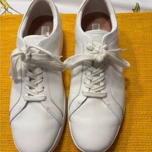 Fitflop brand White Leather Lace-Up Sneakers Womens … only worn once! Size 9